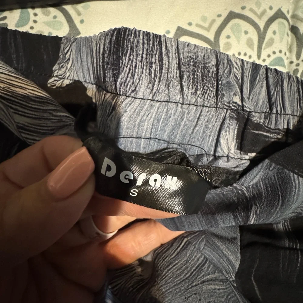 Swirl Print Wide-Leg Pants in Black and Gray - Picture 8 of 8